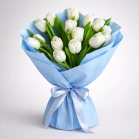 Голубая дымка - букет из белых тюльпанов